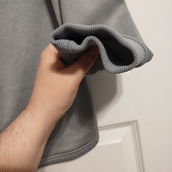 🟢3/$11 Under Armour Gray Pullover - Picture 8 of 8